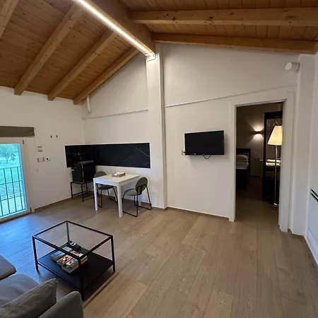 Iris Apartment *