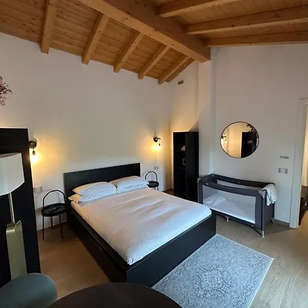 Iris Apartment *